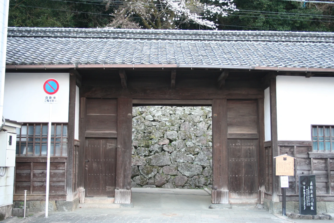 桑折氏武家長屋門